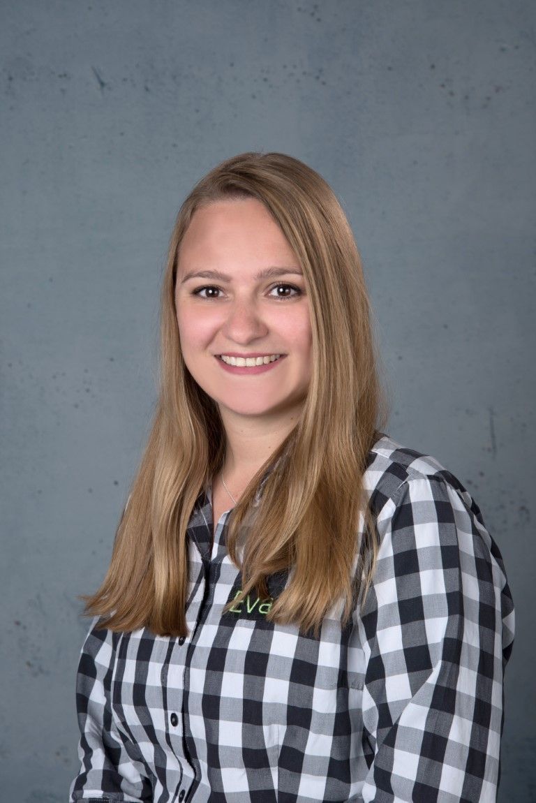 Eva von die spangenbauer® – Kieferorthopäde