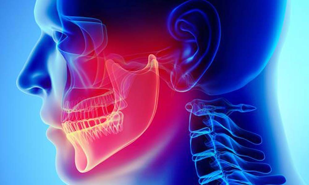 Röntgenbild eines Schädels mit Hervorhebung des Kiefers