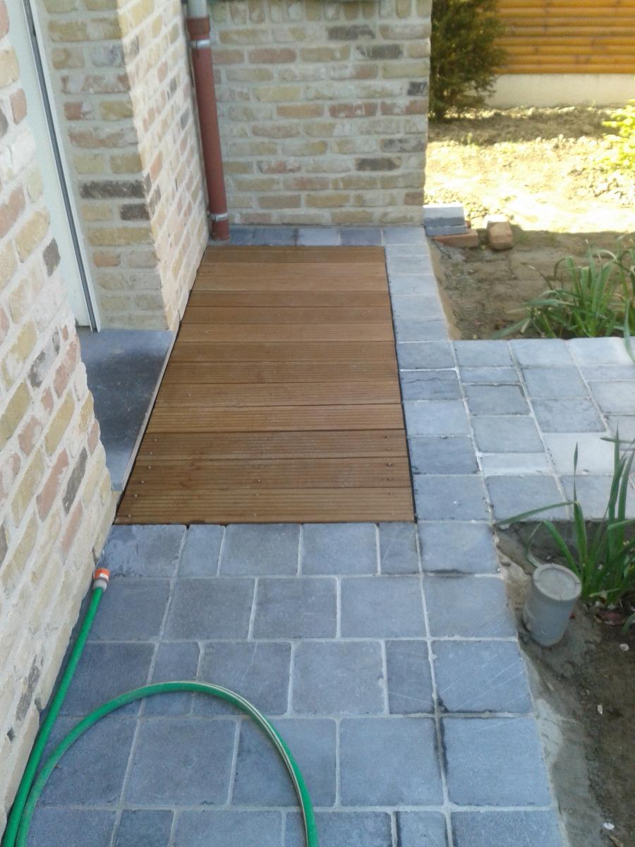 Accès vide sanitaire et terrasse en bois