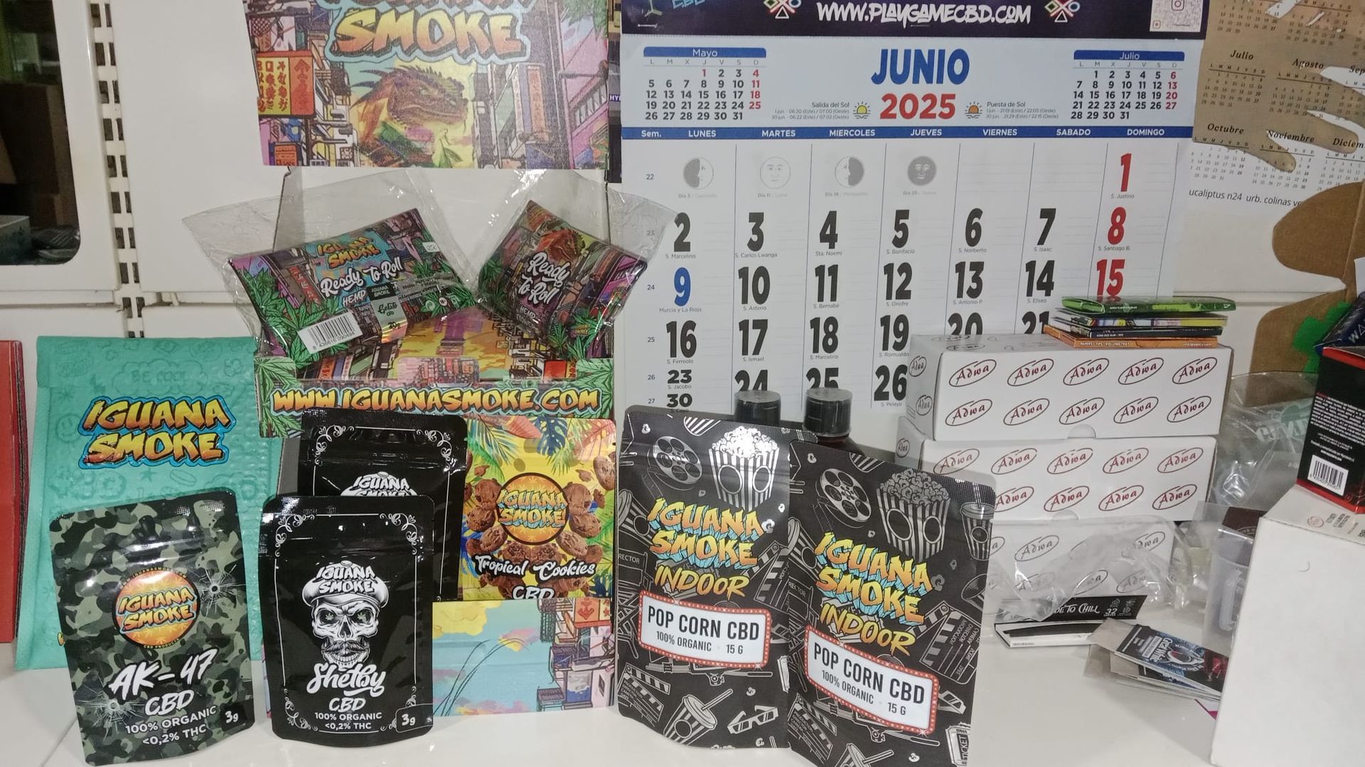Un calendario con el mes de junio.