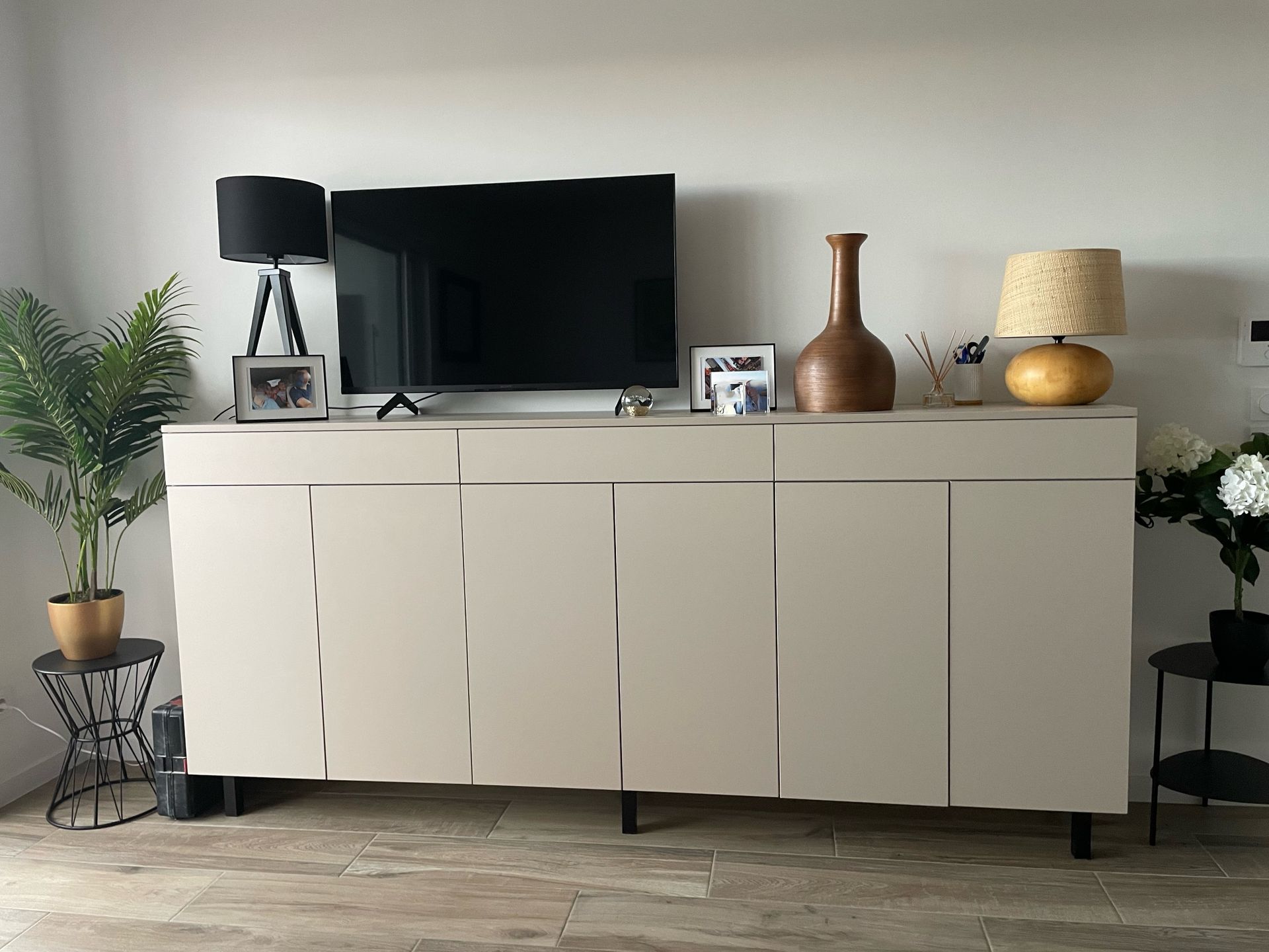 Meuble télé beige sans poignée