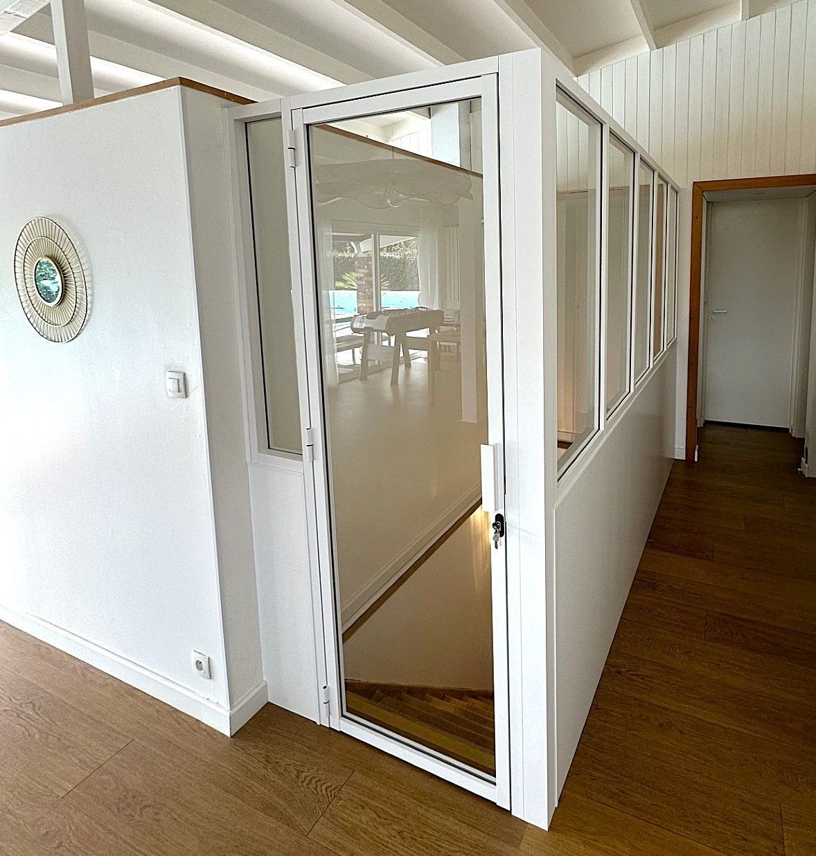 verrière blanche de sécurisation d'escalier