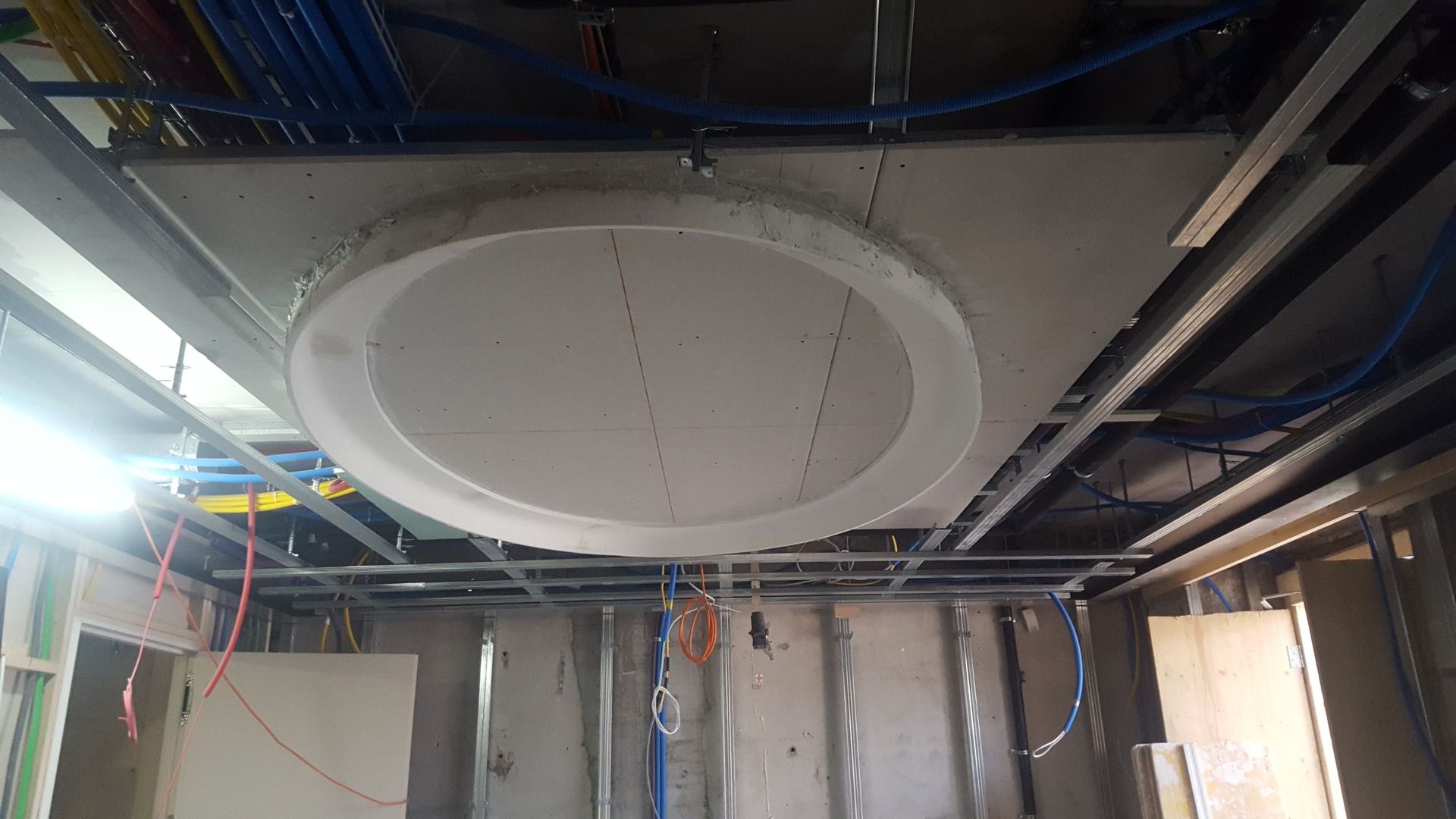 Plafond suspendu - Staff Deco Scheidegger SA