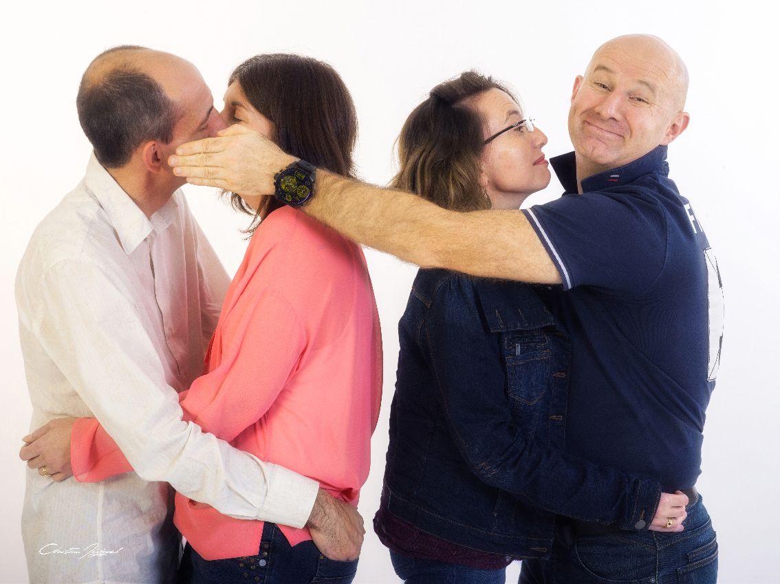 Portrait de deux couples.