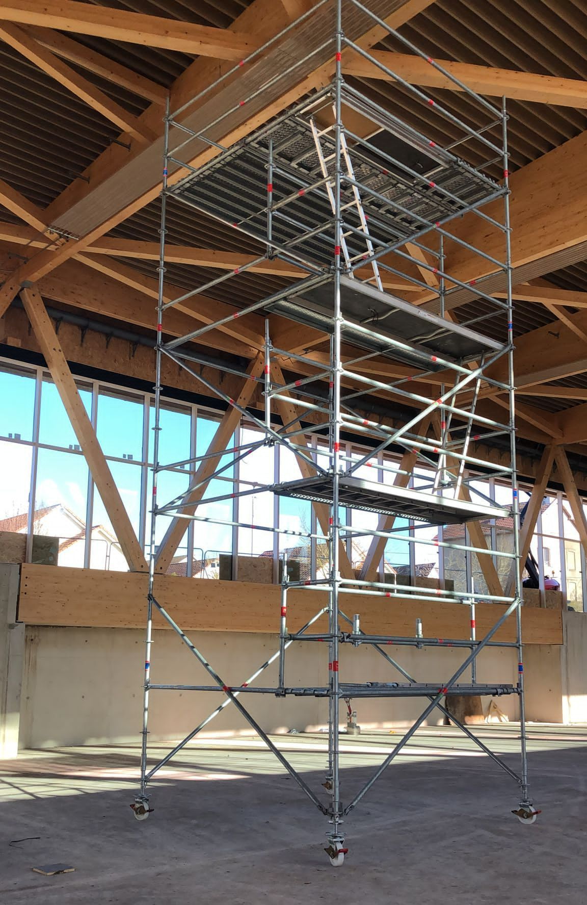 Échafaudage au milieu d'un bâtiment