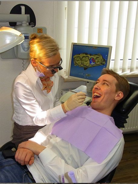 Patientenbehandlung | Zahnarztpraxis | Zahnarzt | Kleinmachnow | Stefanie Renk