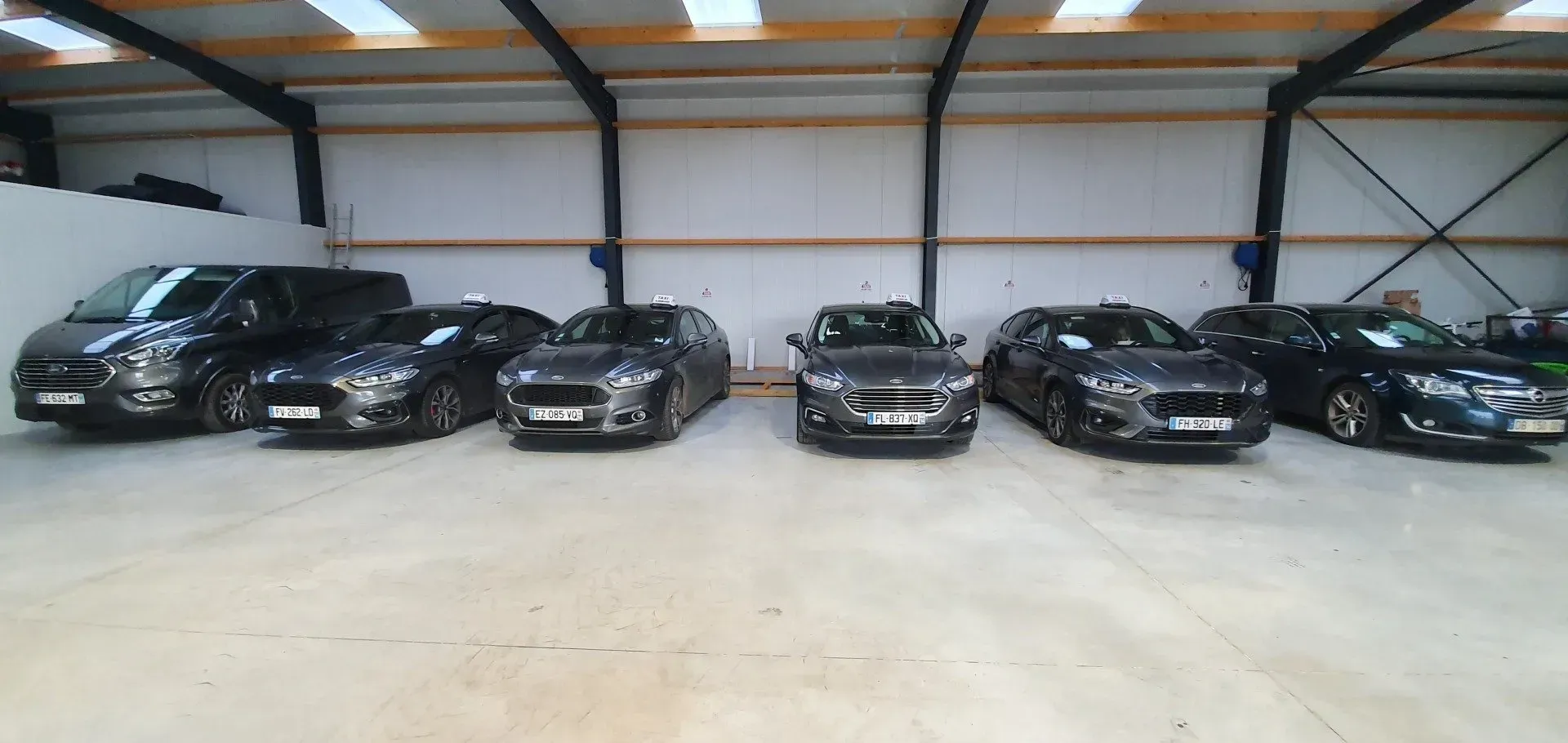 Flotte de véhicules différents de Taxi Ruffray