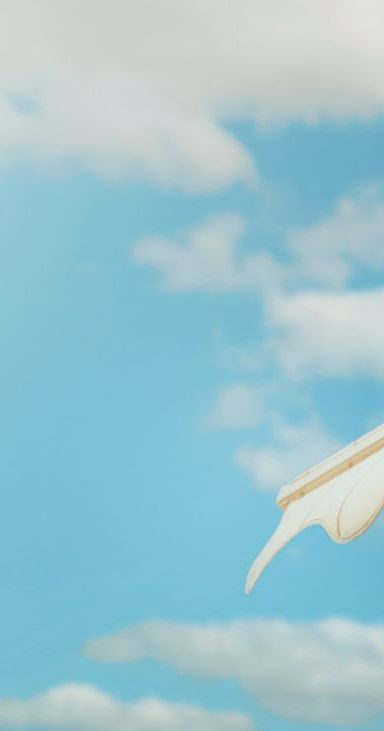 Ciel et coin d'un store