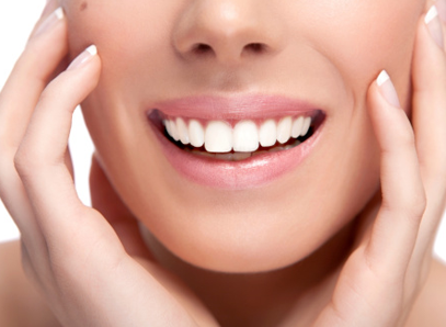 Clínica Dental Dra. Miriam Signorini mujer sonriendo