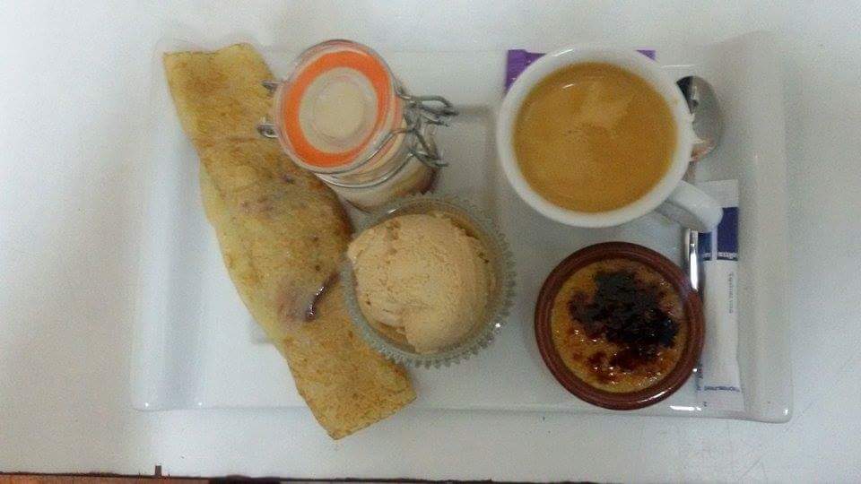 Boule de glace et crème brûlée