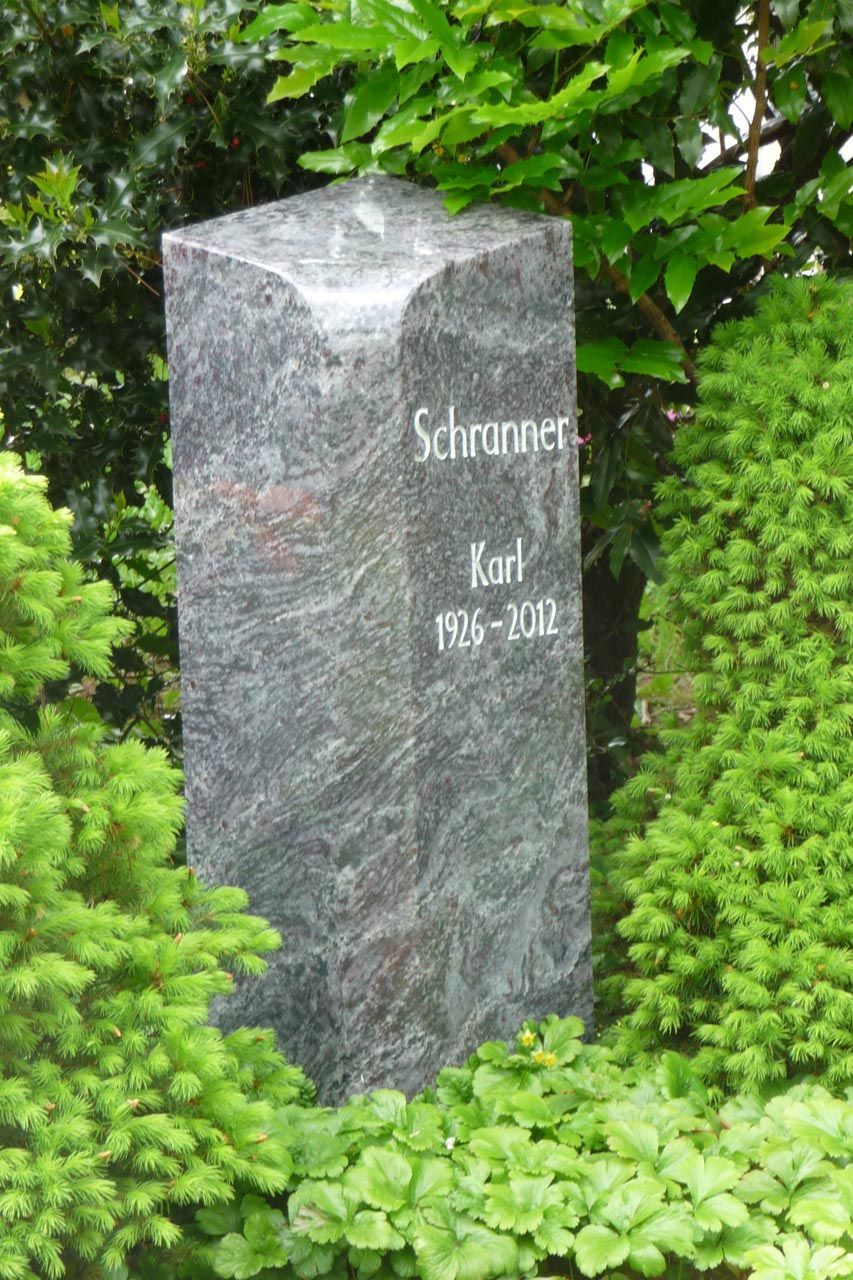 Ein Grabstein mit Schriftzug von der Grabmale Lehmann GmbH & Vosberg