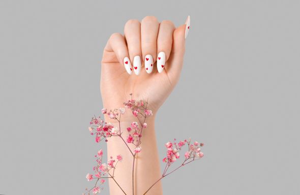 Mena Cabeleireiros - Manicure em Évora