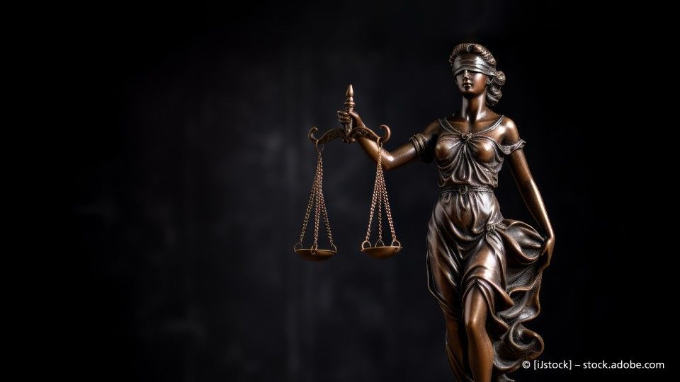 Justitia-Figur aus Bronze