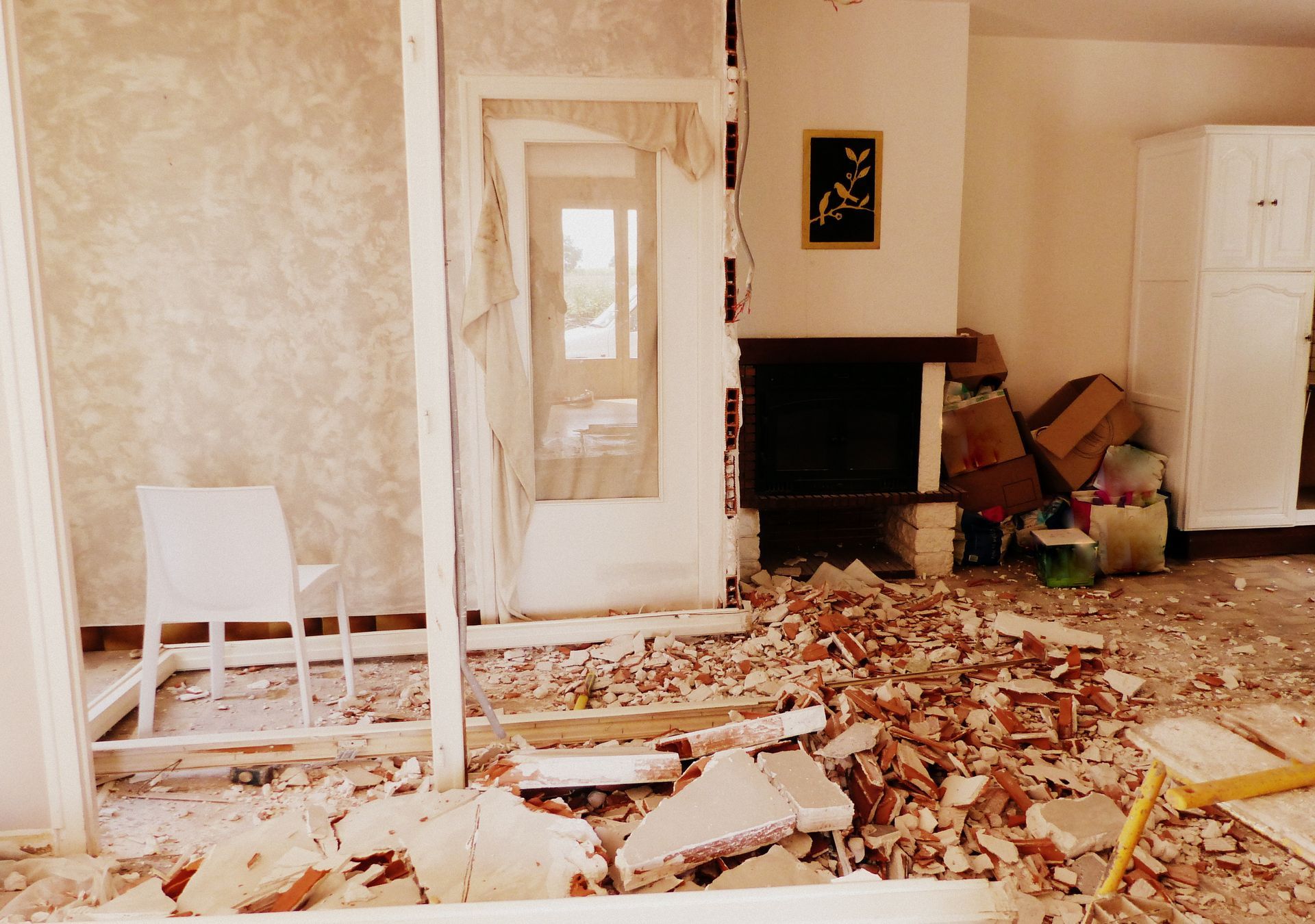 Démolition d'un mur dans un salon