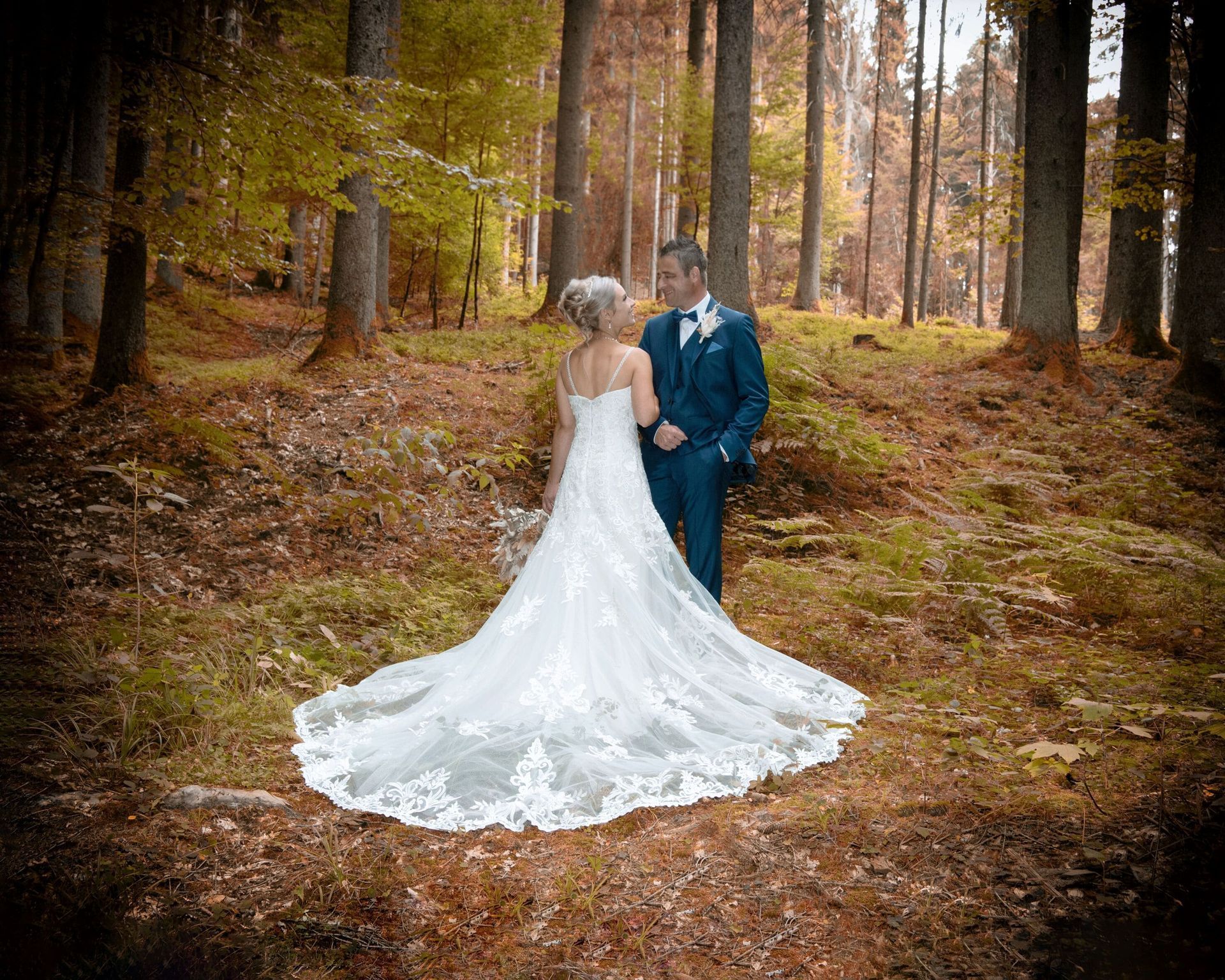 Hochzeitsfoto aus dem Standesamt, Ringaustausch