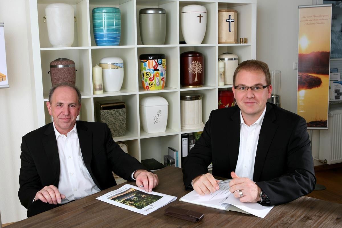 Klaus und Thorsten Krechel im Bestattungshaus Krechel in Troisdorf
