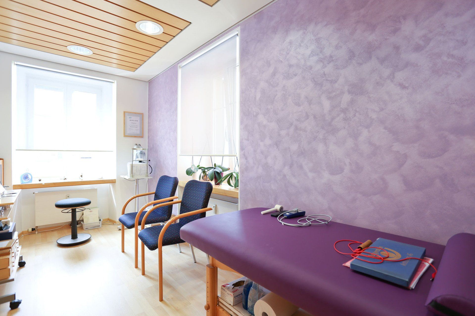 Spritzen, Lackieren von Fensterläden, Türen, Heizkörpern - Malergeschäft Kurt Dolf in Sils im Domleschg