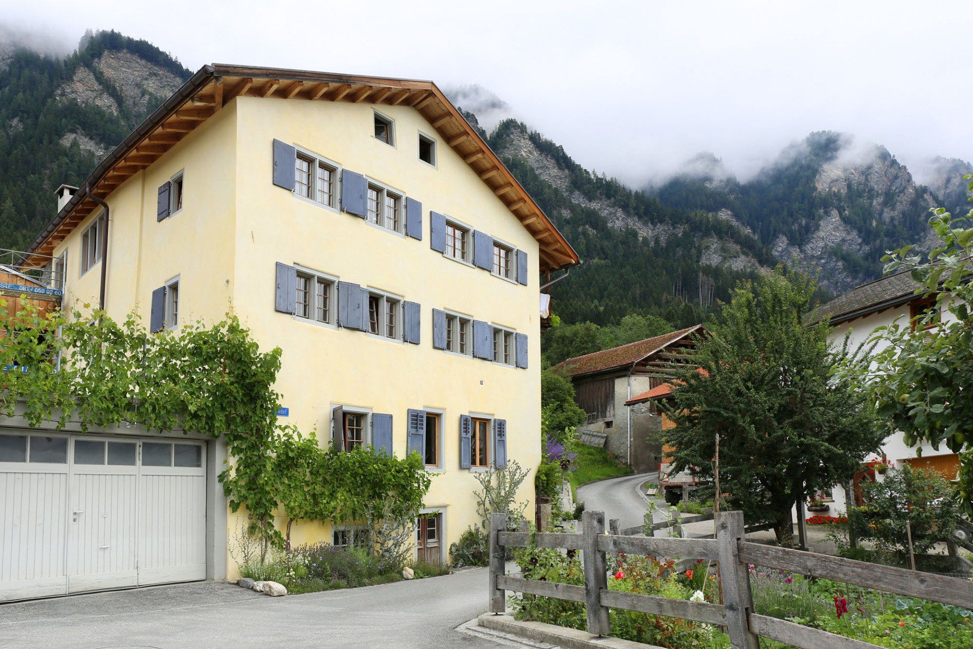 Fassadenanstrich Maler - Malergeschäft Kurt Dolf in Sils im Domleschg