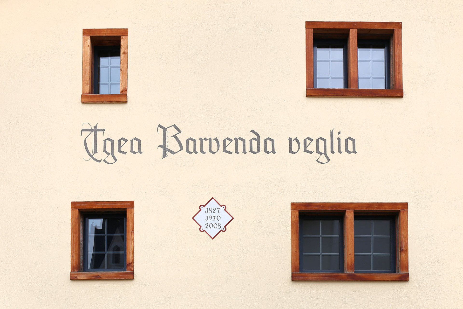 Beschriftung Fassade - Malergeschäft Kurt Dolf in Sils im Domleschg