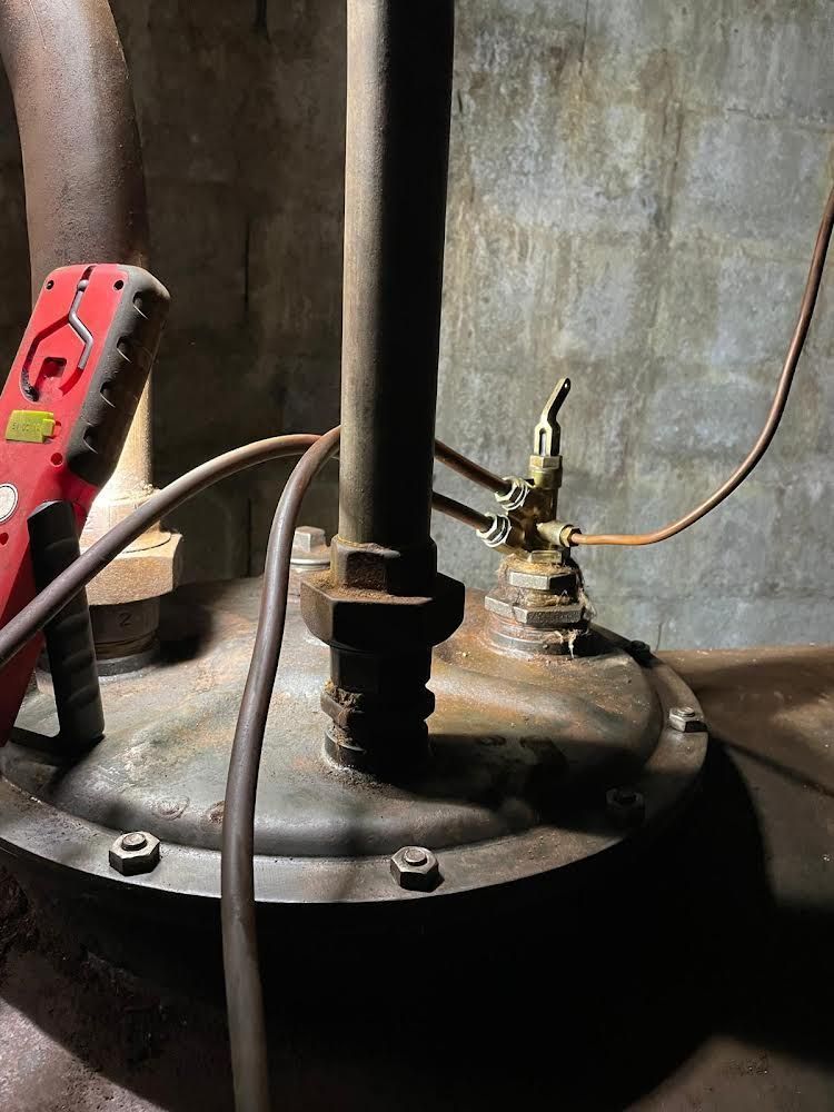 Gros plan sur la tuyauterie d'une cuve