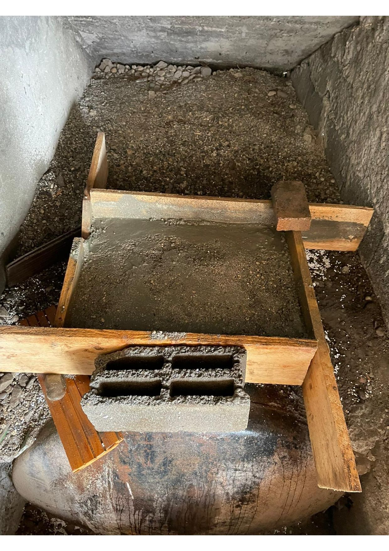 Travaux d'enfouissement d'une citerne