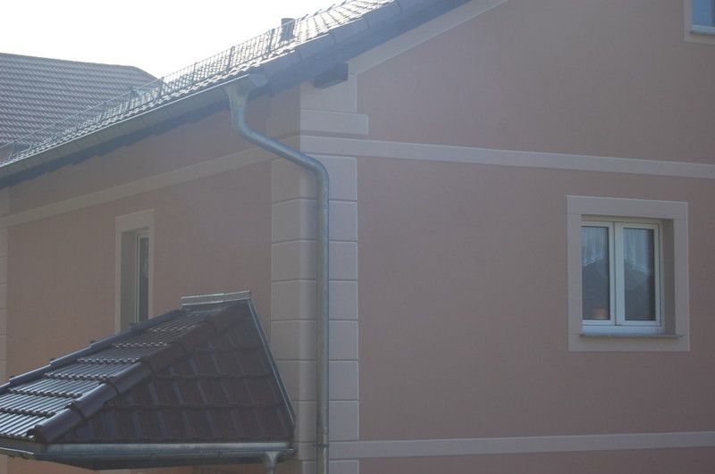 Hauswand Außenansicht Malerfachbetrieb Schwarze