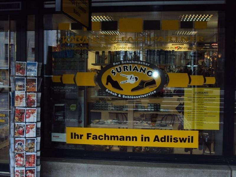 Schaufenster vom Schuh- und Schlüsselservice Suriano Inh. Rocco Latella