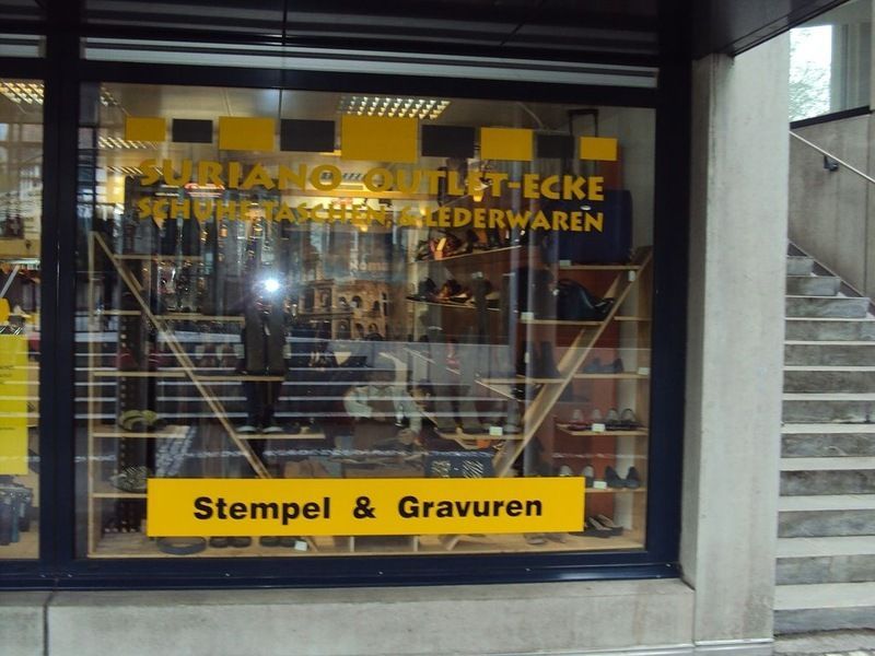 Schaufenster vom Schuh- und Schlüsselservice Suriano Inh. Rocco Latella
