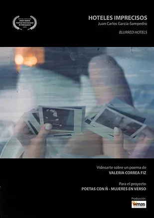 Cartel: Manos sosteniendo fotografías; título