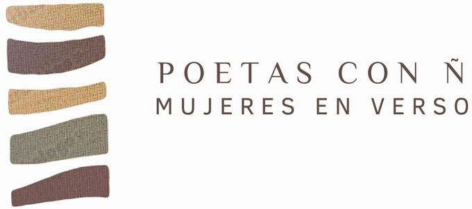 Logo with the text "Poetas con &Ntilde;, Mujeres en Verso" next to a stack of horizontal rectangles.