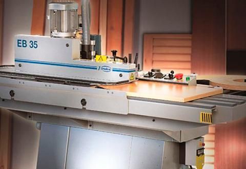 Una máquina que tiene el número 35