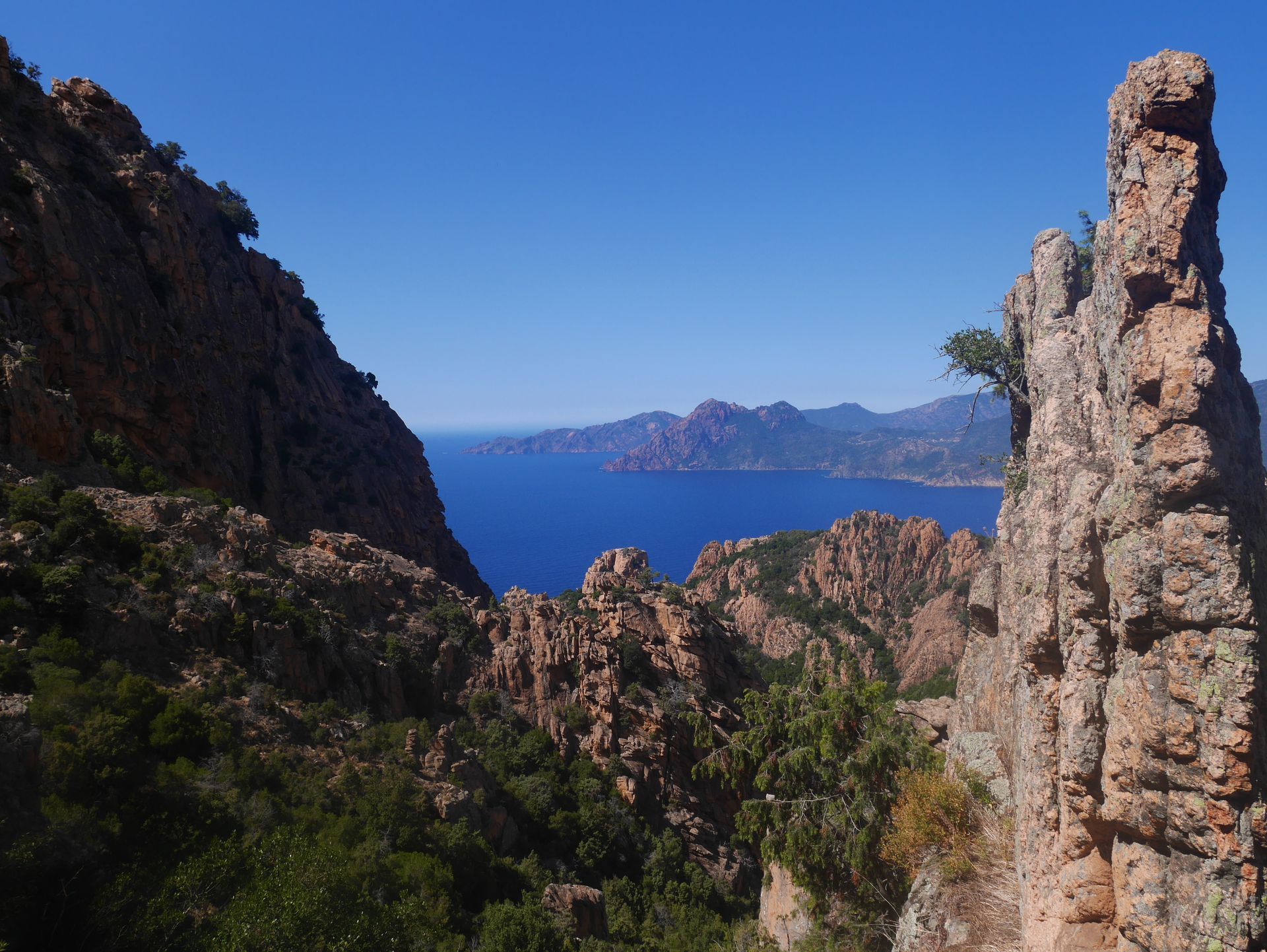 Photo des montagnes et de la mer en Corse