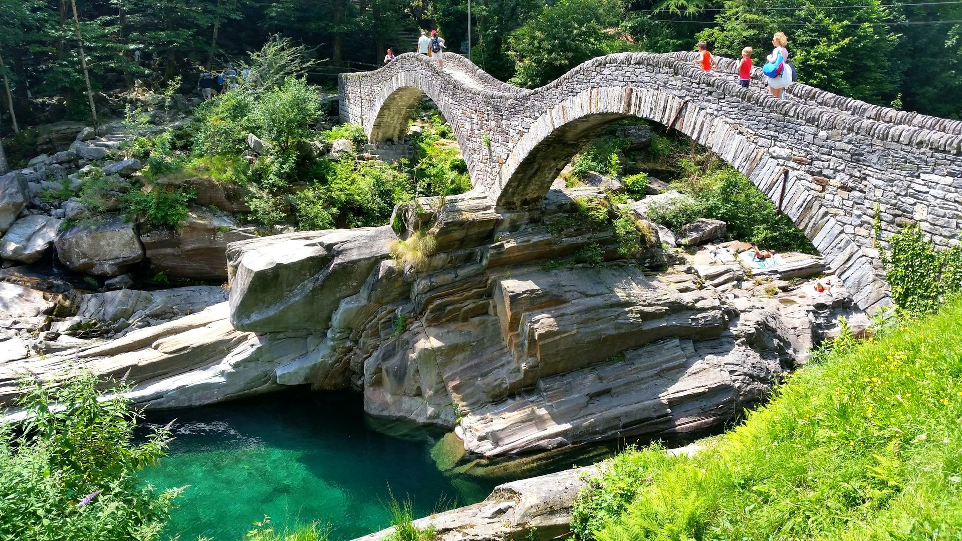 Ponte dei tuffi Valle Verzasca