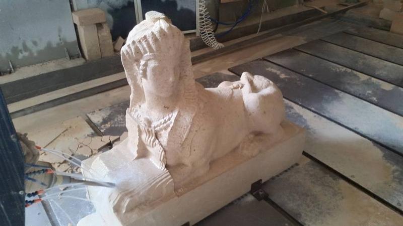 Statue de sphinx en création