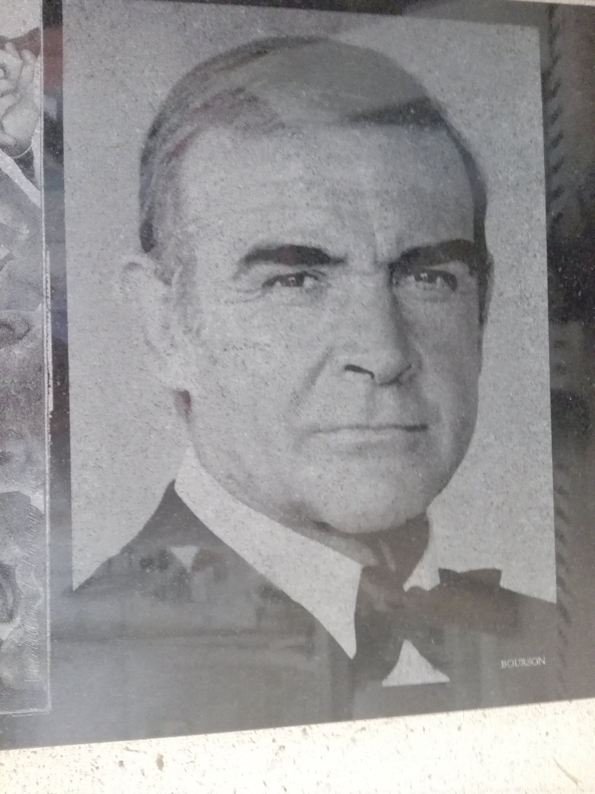 Gravure laser d'un portrait photographique de l'acteur Sean Connery