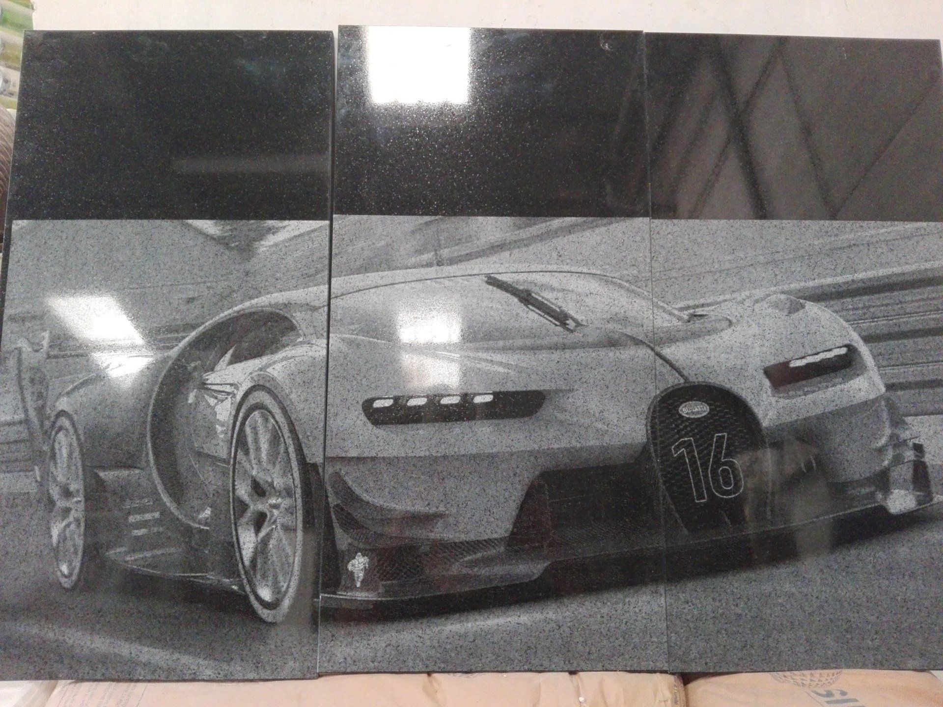 Gravure laser d'une voiture de sport
