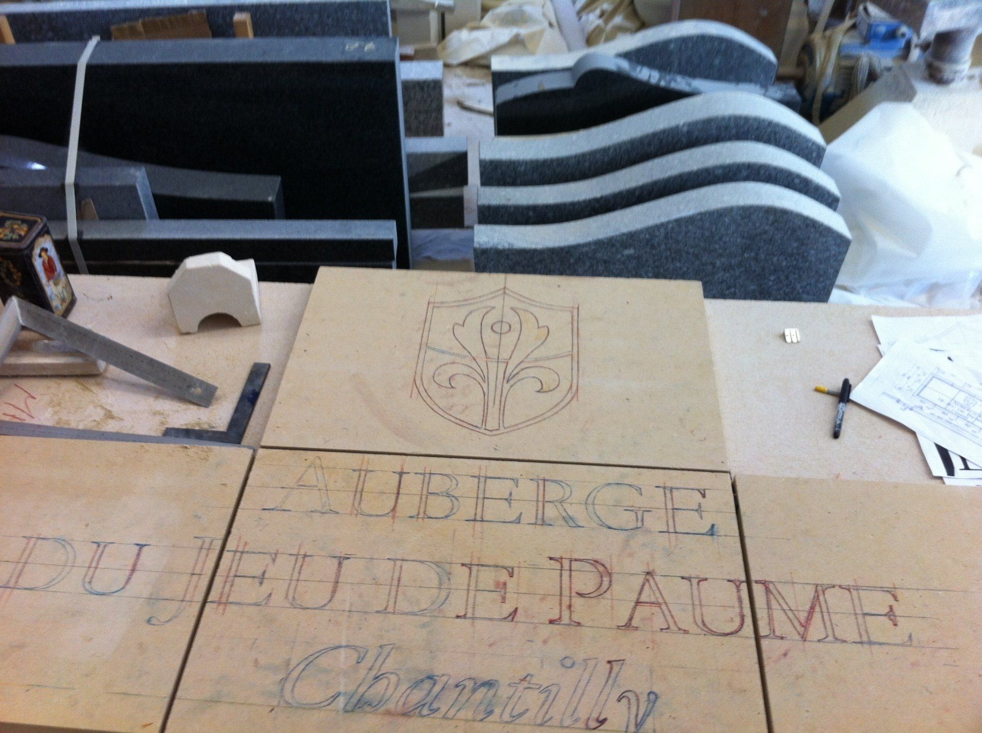 Travail préparatoire signalétique Auberge du Jeu de Paume