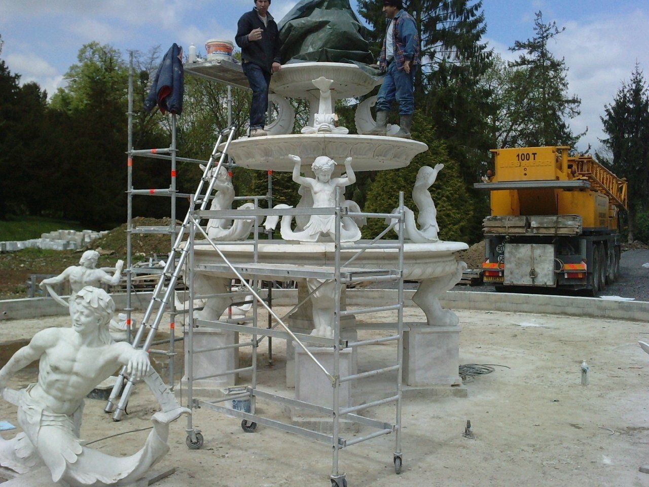 Chantier de restauration d'une fontaine