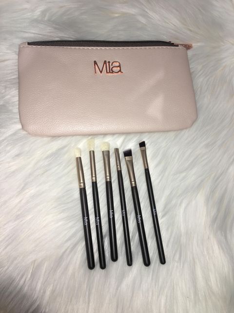 Aloittelevan meikkaajan sivellinsetti