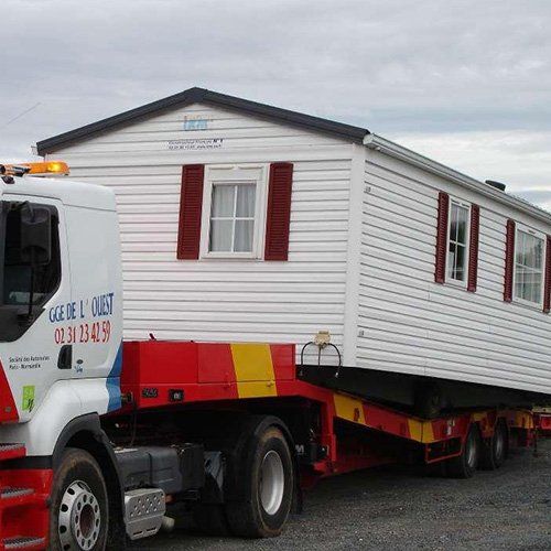 Transport d'un mobil-home par un véhicule de chez GDO