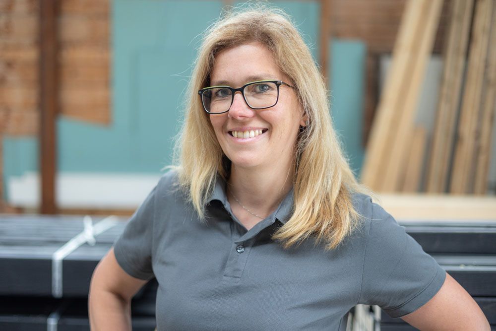 ZIMMEREI EBI - Mitarbeiterin