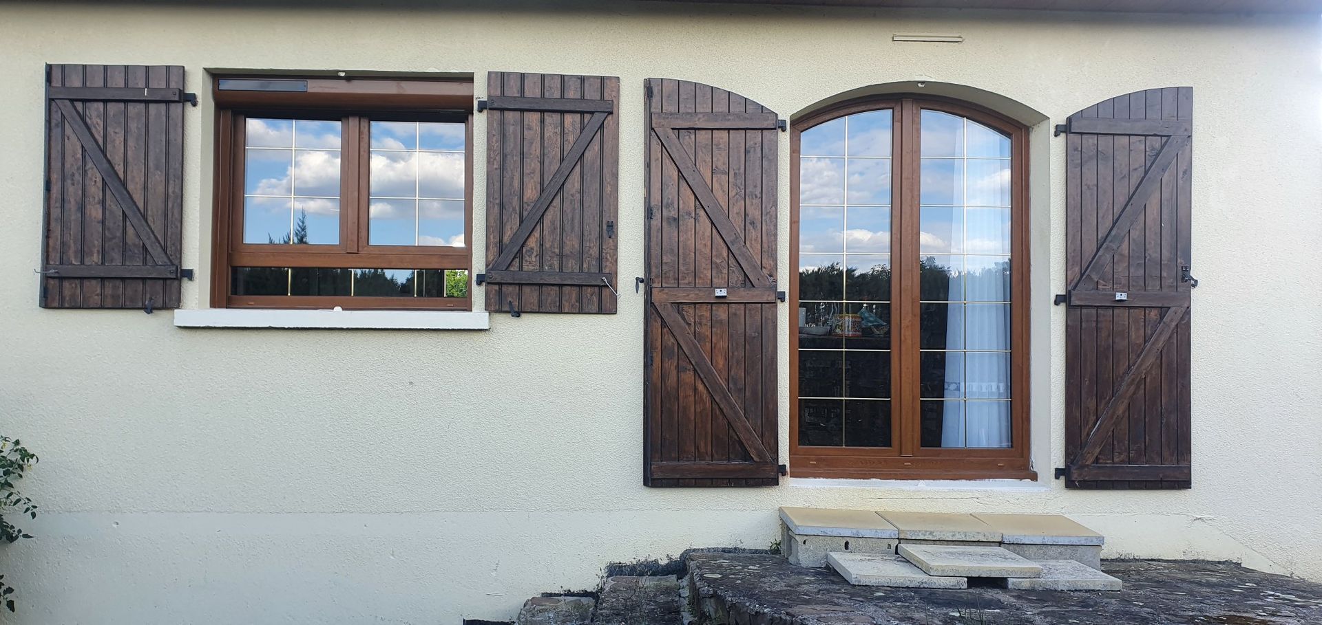 Fenêtre et porte-fenêtre associée en PVC imitation bois 