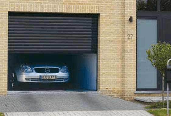 La porte de garage à enroulement : l'ouverture la plus fluide