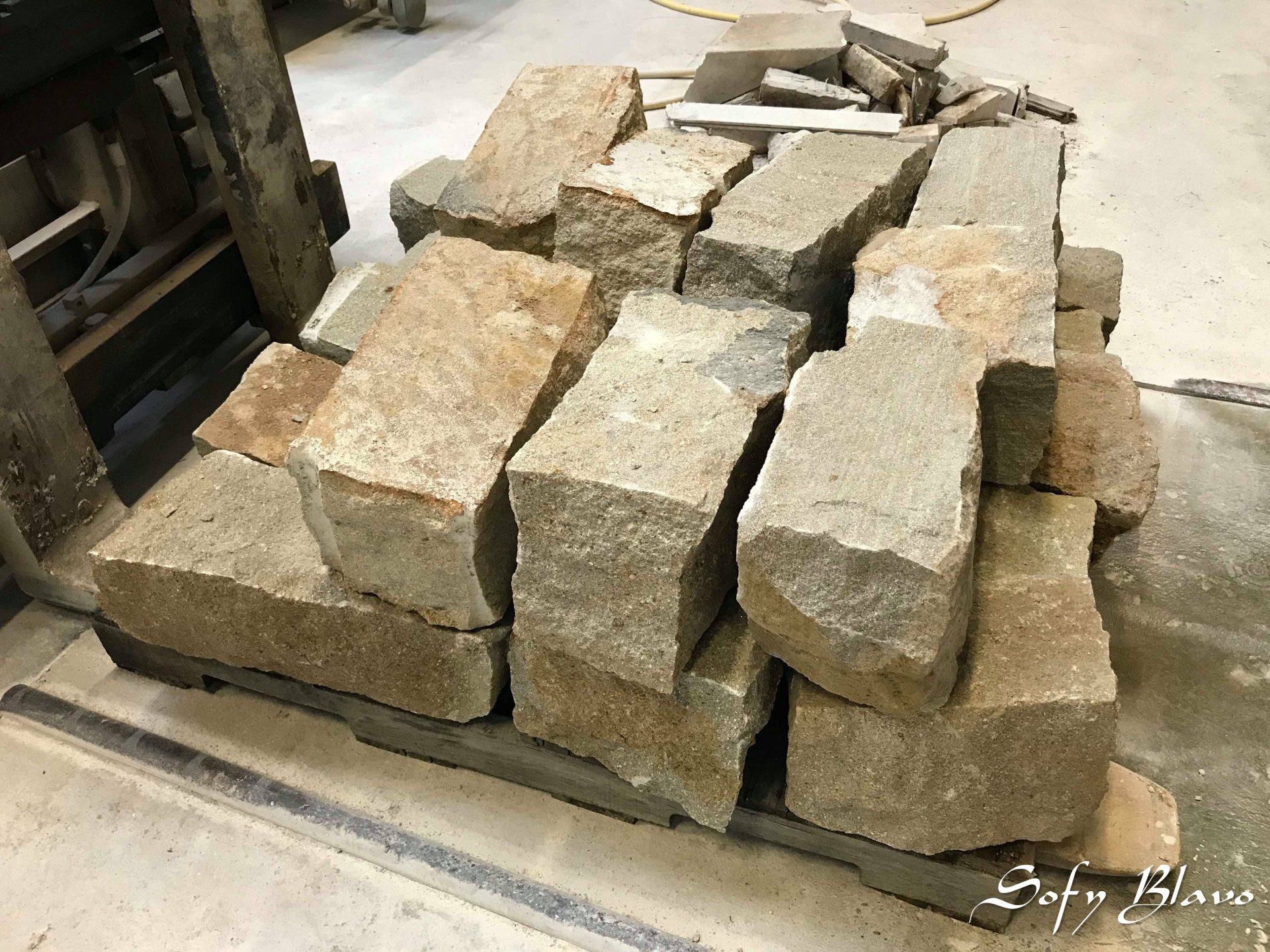 Pierre à bâtir en Arkose de Blavozy