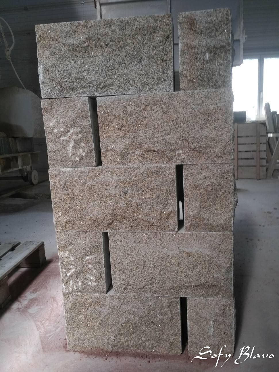 Pile de granit finition éclatée