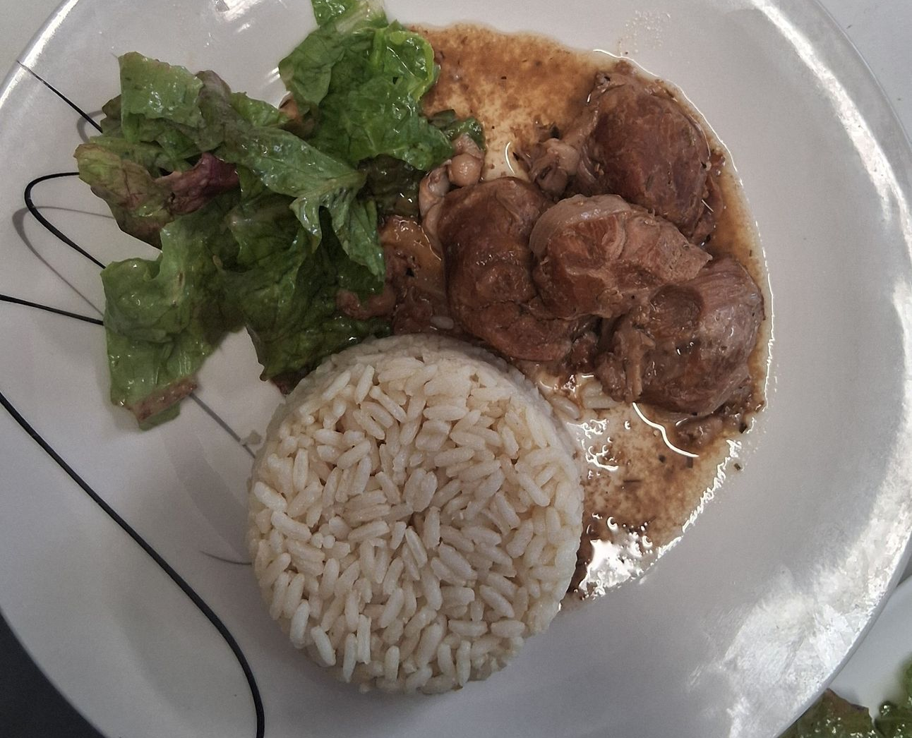 Assiette de riz et viande