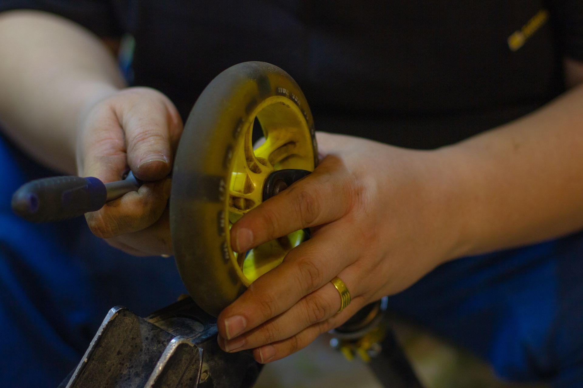 Réparation d'une roue de trottinette