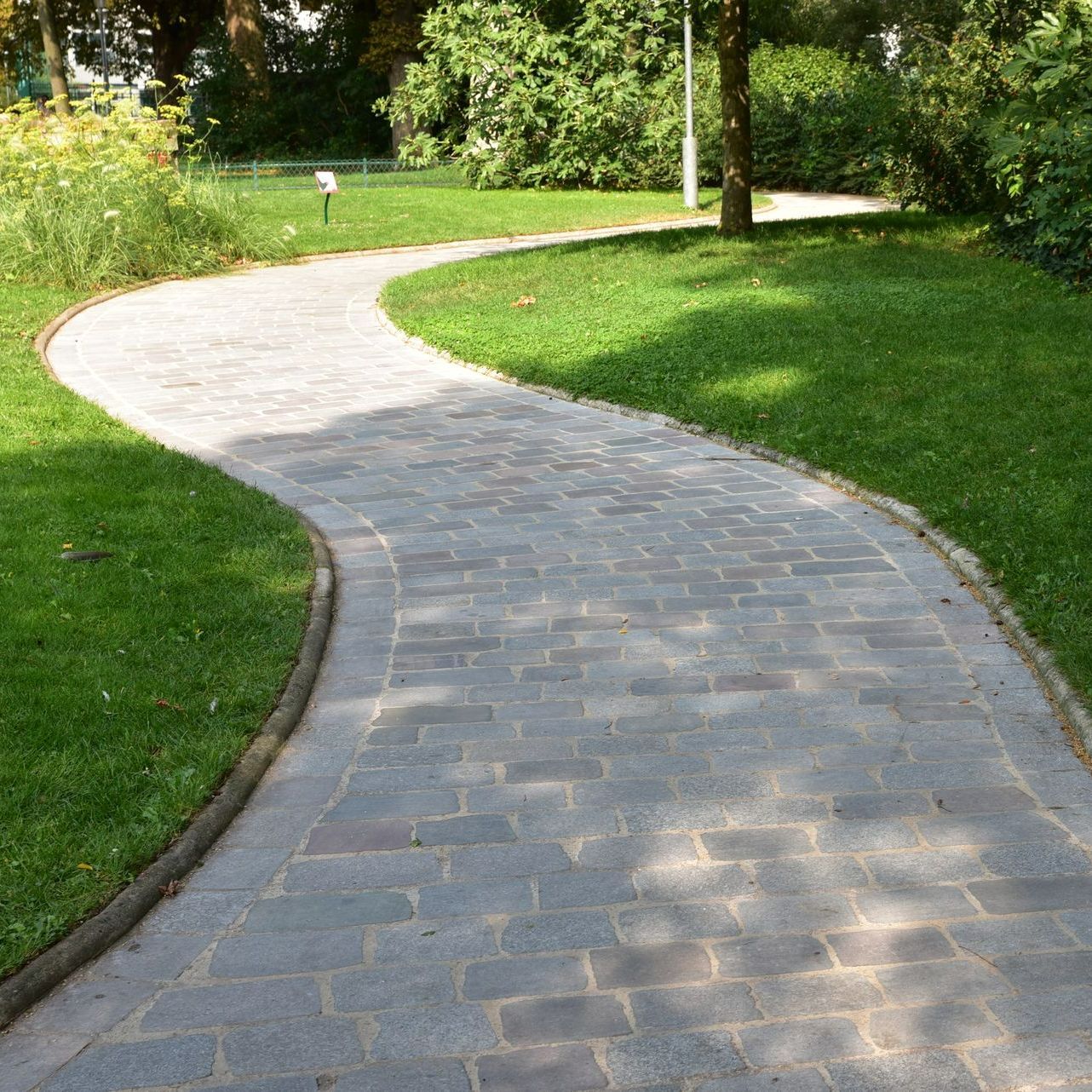 Allée de jardin
