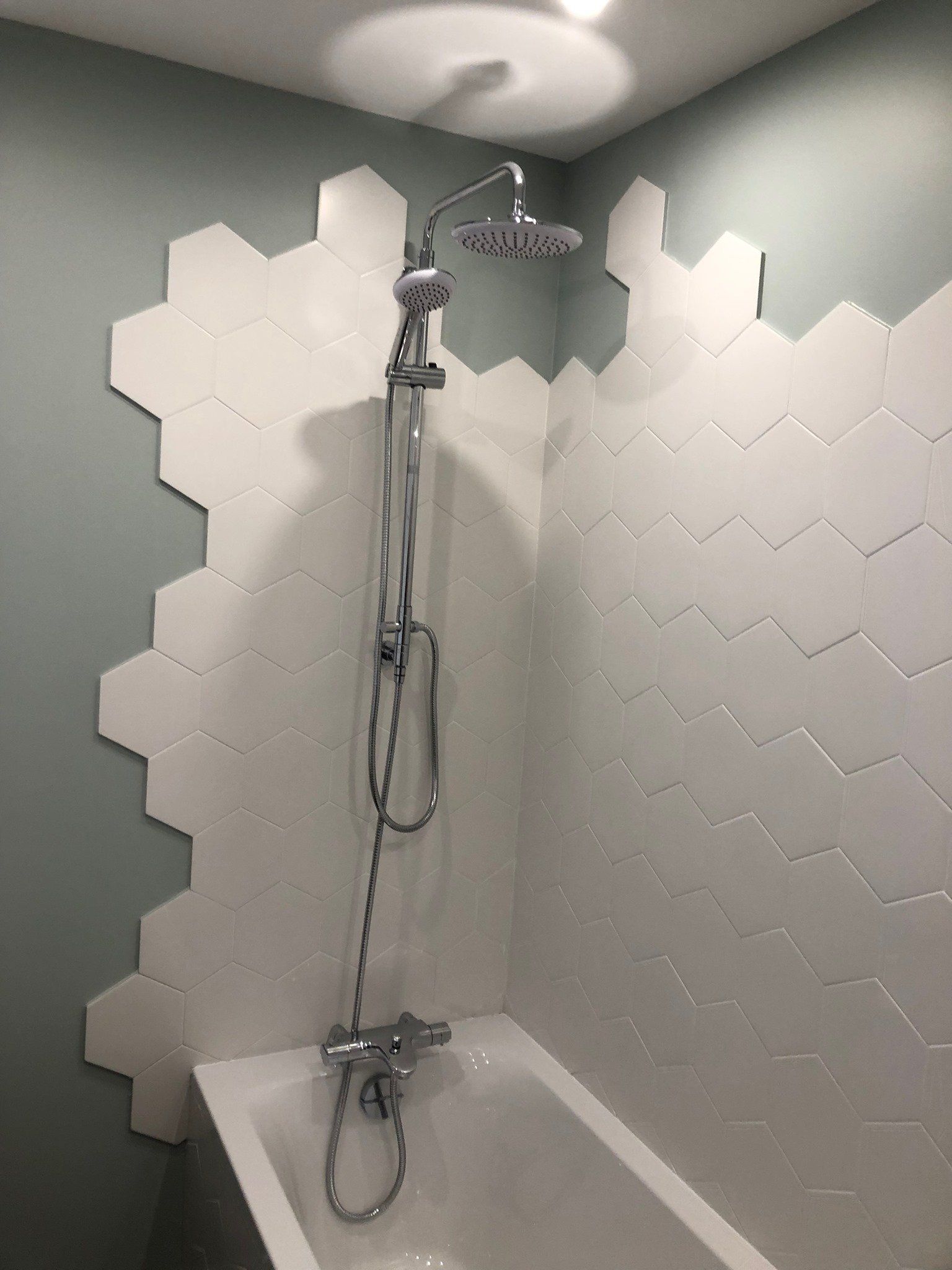 Pose de carrelage salle de bains