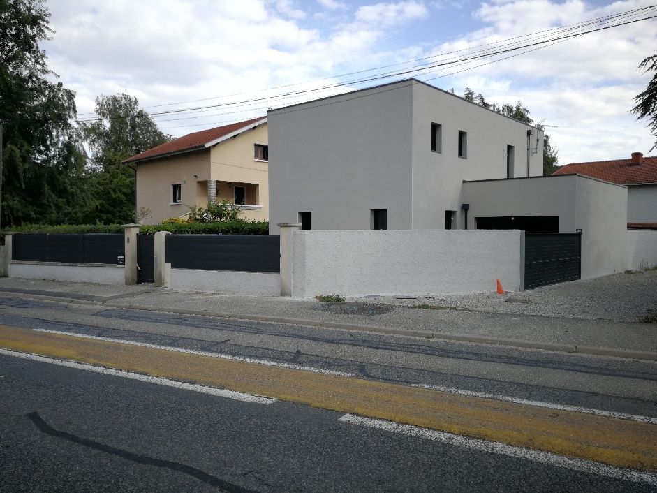 Maison avec toit terrasse.